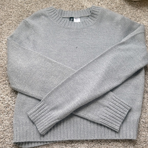 A medium, grey sized sweater from Divided H and M Calgary - Picture 2 of 2